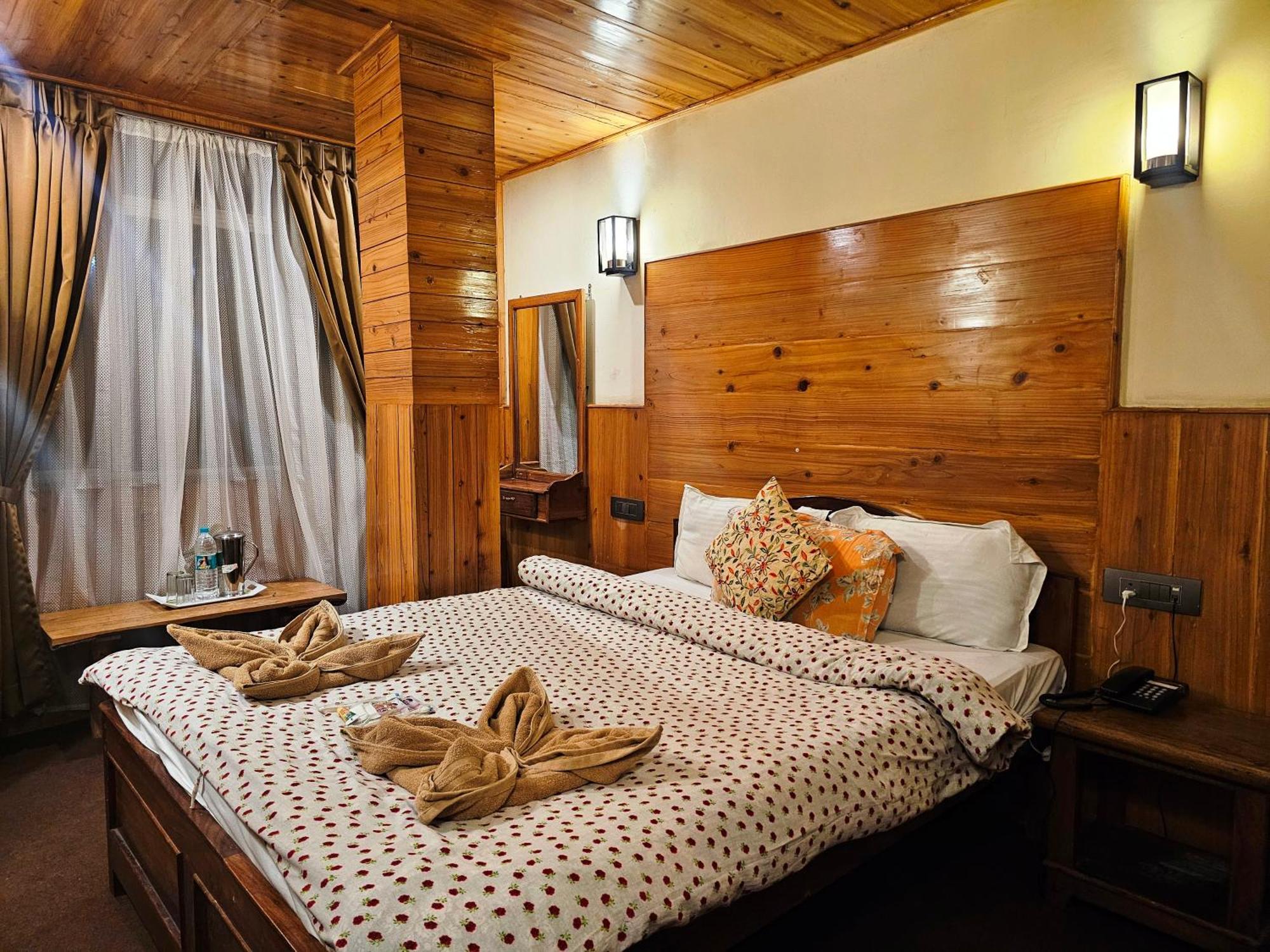 Hotel Golden Orchid Дарджилинг Экстерьер фото