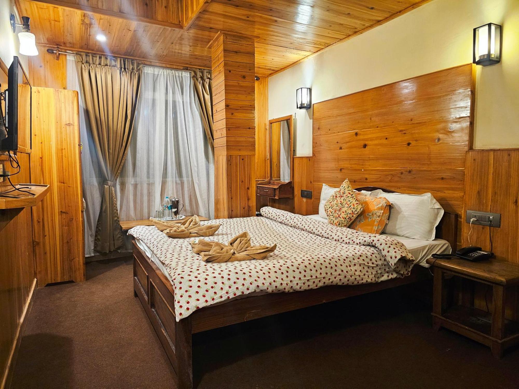 Hotel Golden Orchid Дарджилинг Экстерьер фото