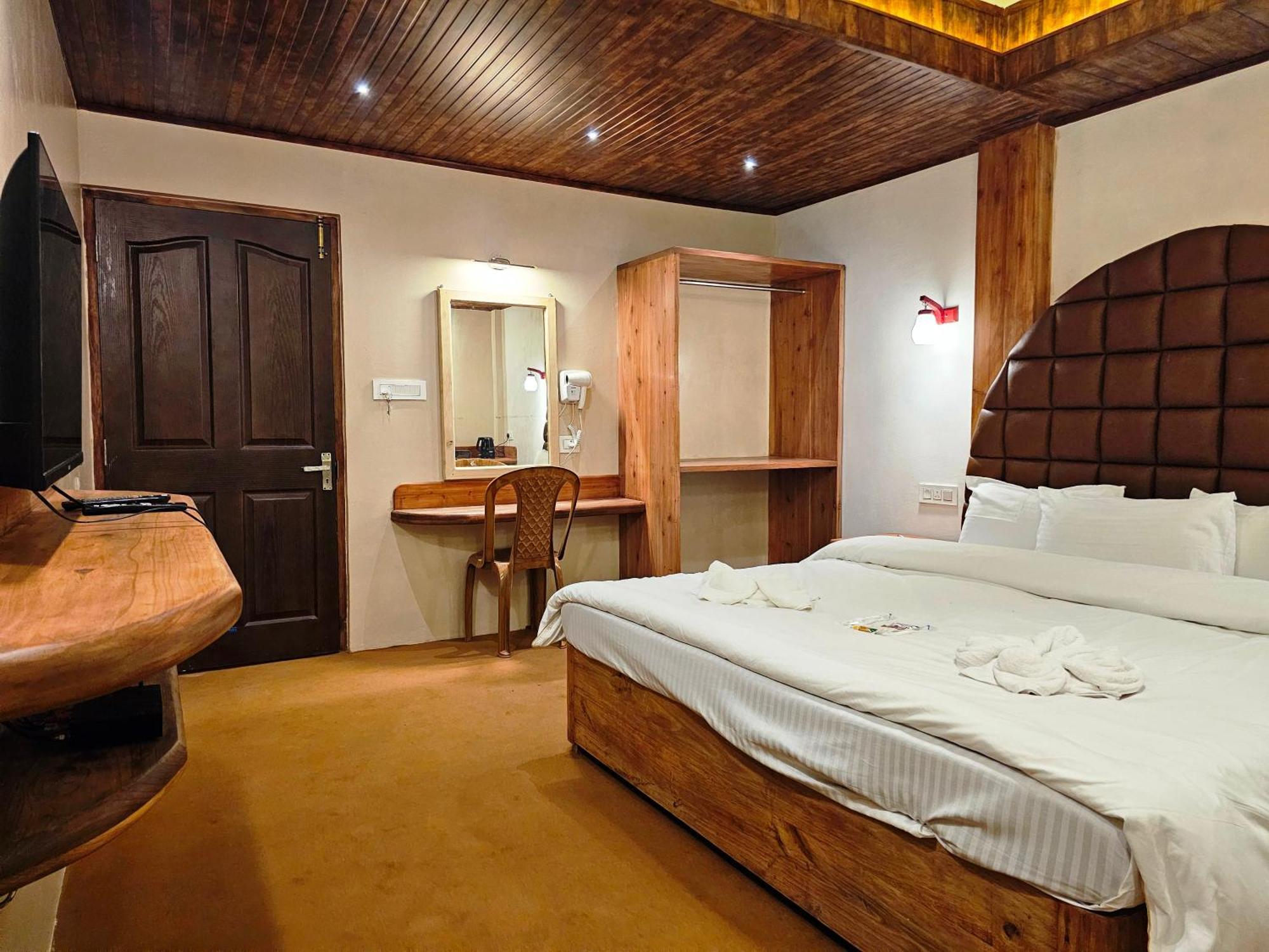 Hotel Golden Orchid Дарджилинг Экстерьер фото