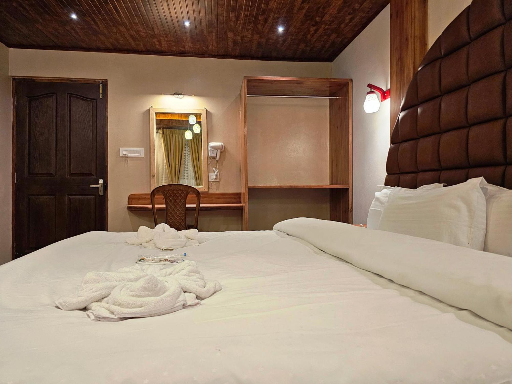 Hotel Golden Orchid Дарджилинг Экстерьер фото