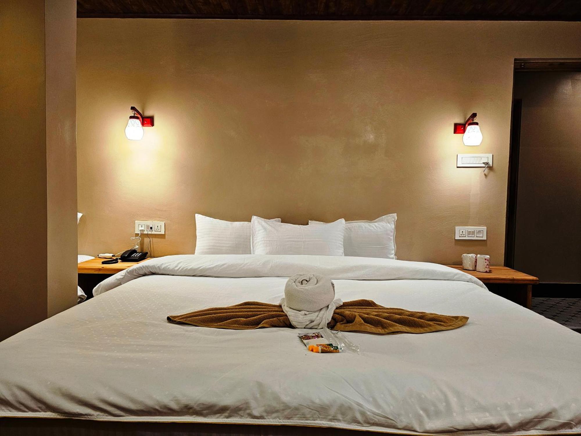 Hotel Golden Orchid Дарджилинг Экстерьер фото