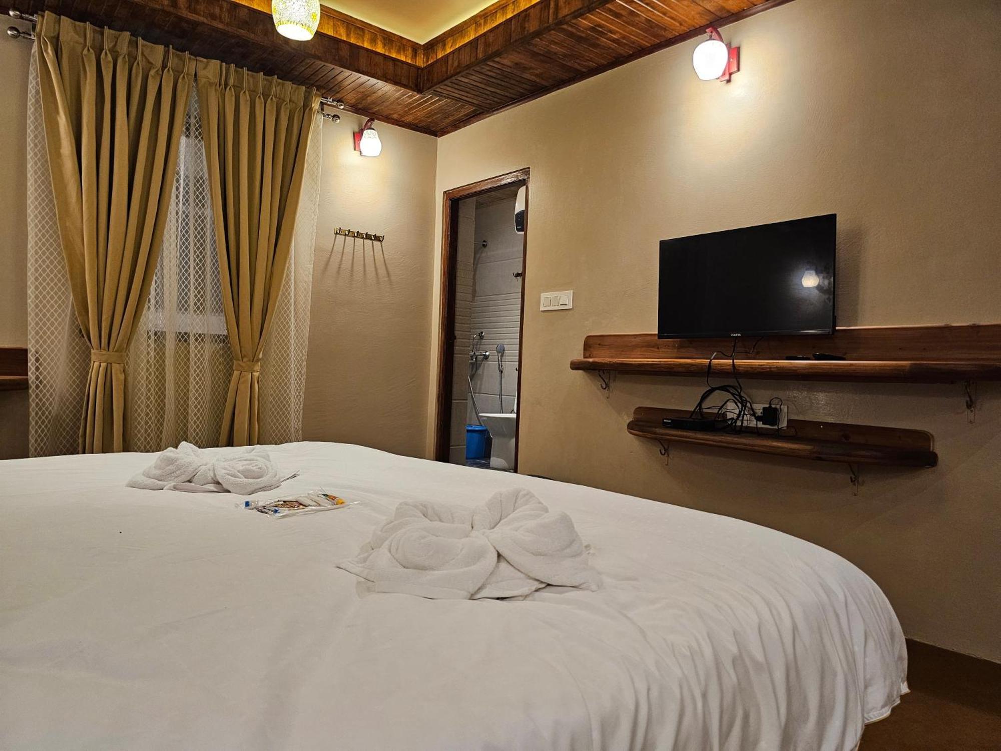 Hotel Golden Orchid Дарджилинг Экстерьер фото