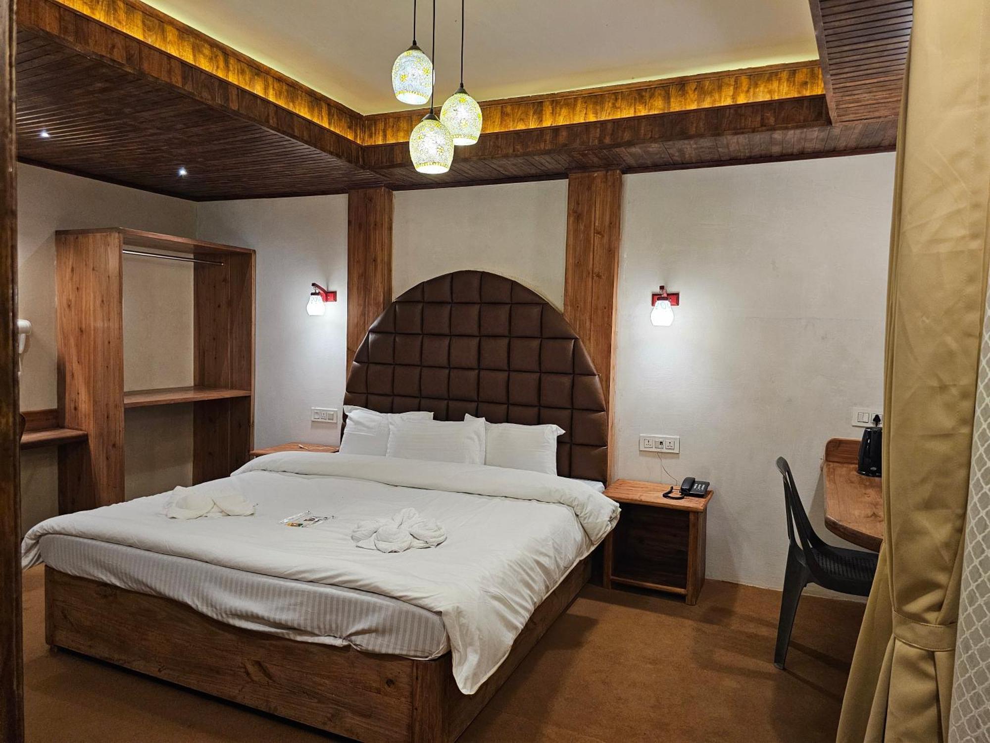 Hotel Golden Orchid Дарджилинг Экстерьер фото