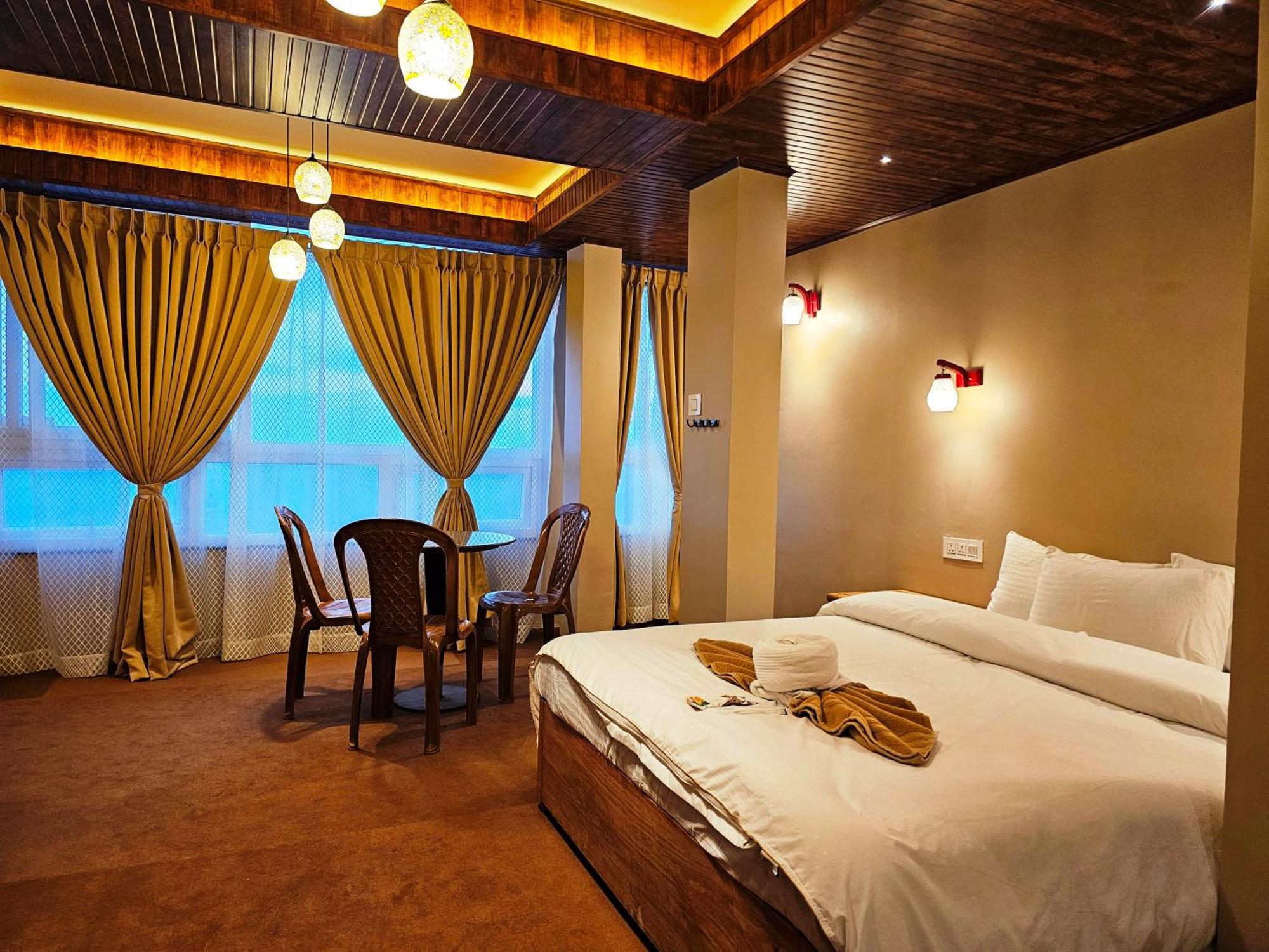 Hotel Golden Orchid Дарджилинг Экстерьер фото