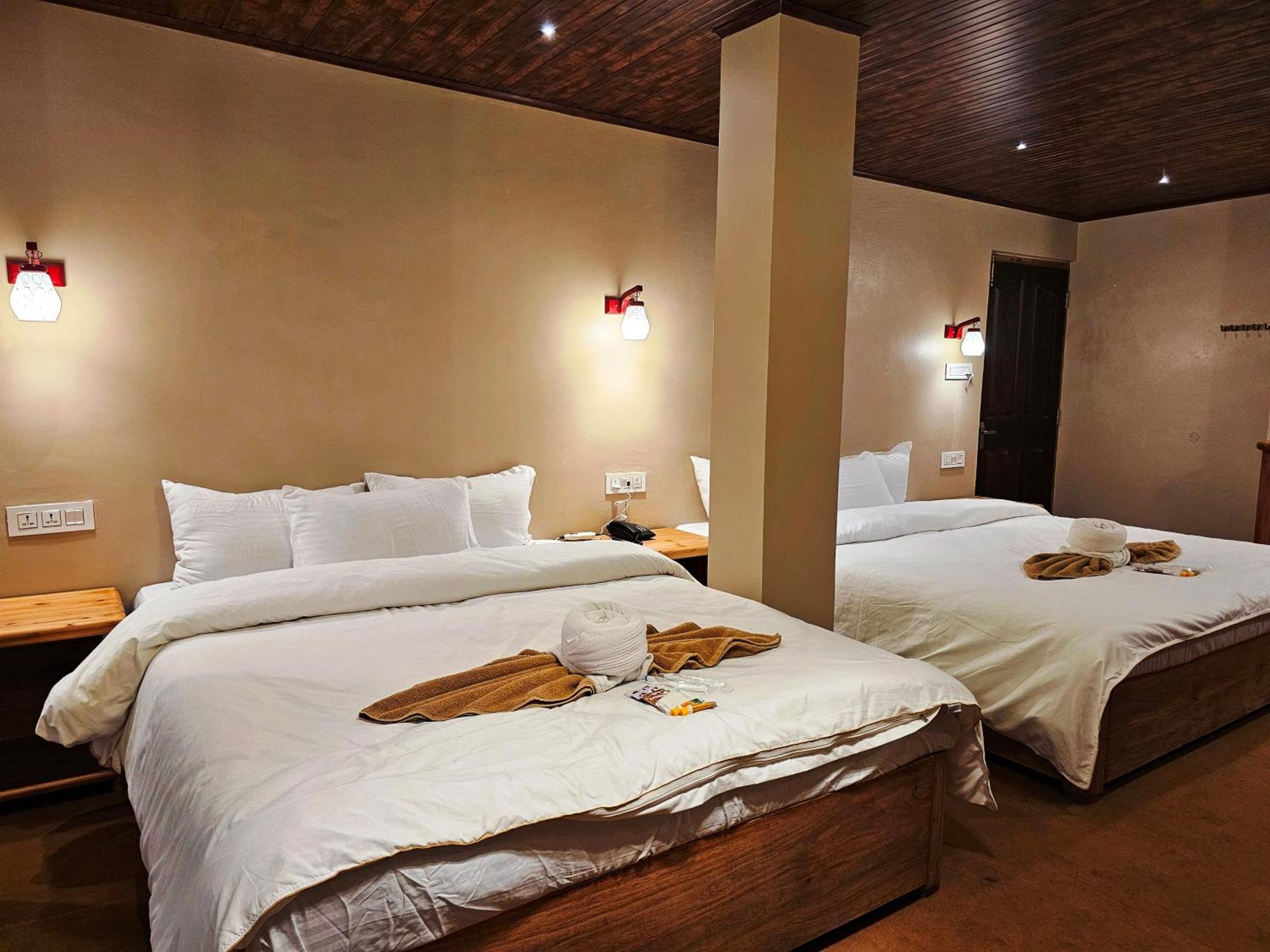 Hotel Golden Orchid Дарджилинг Экстерьер фото