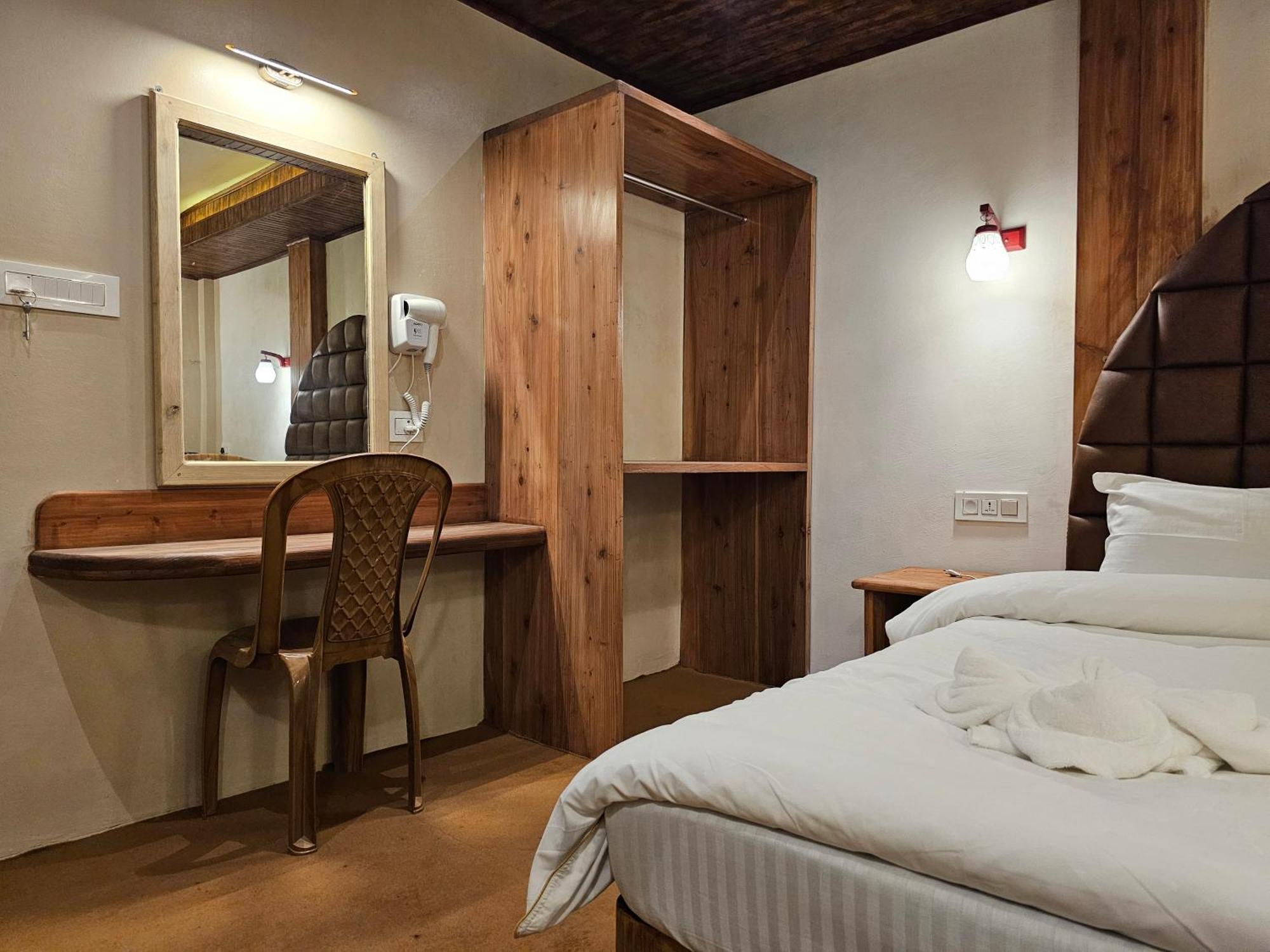 Hotel Golden Orchid Дарджилинг Экстерьер фото