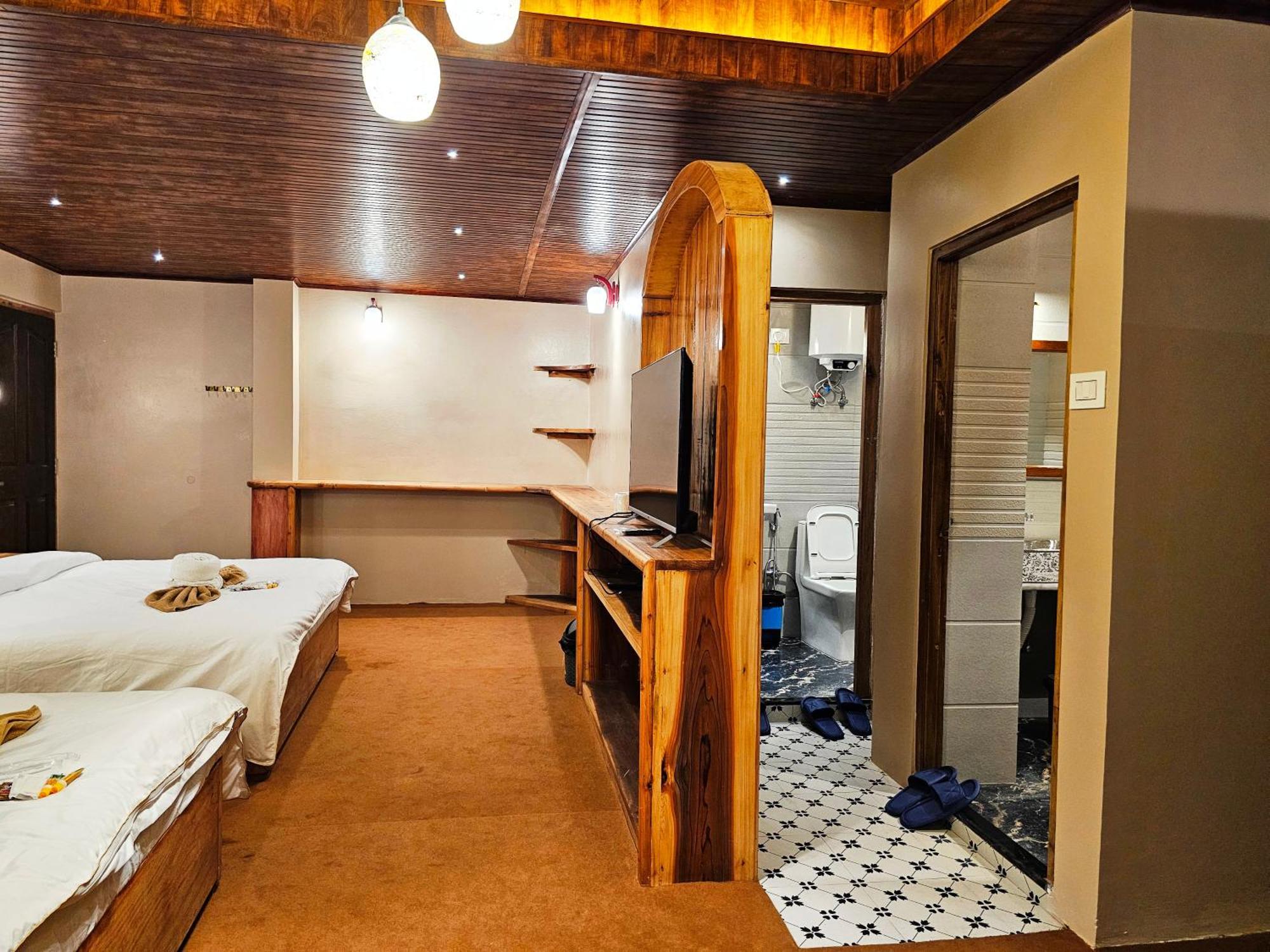 Hotel Golden Orchid Дарджилинг Экстерьер фото