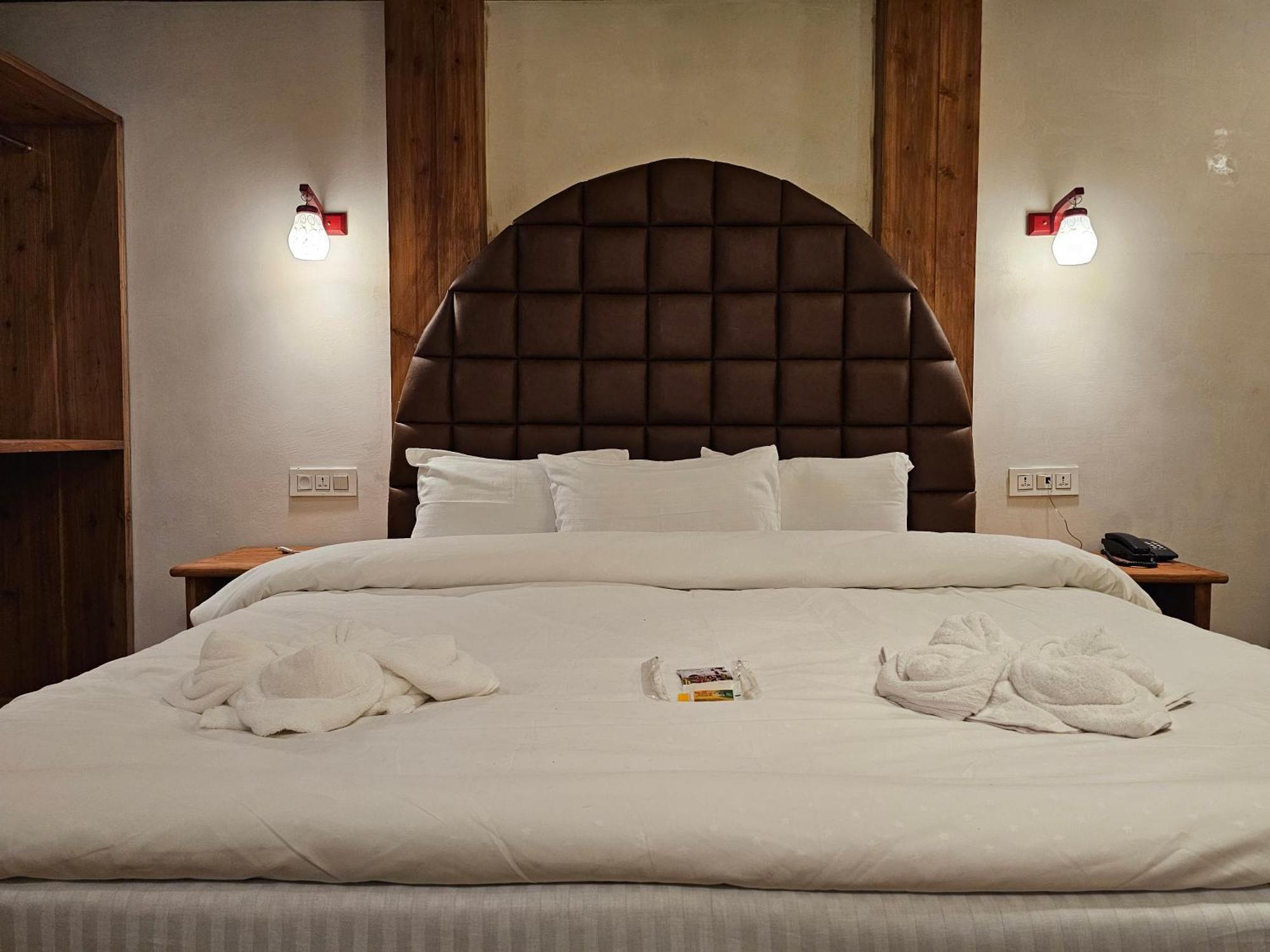 Hotel Golden Orchid Дарджилинг Экстерьер фото