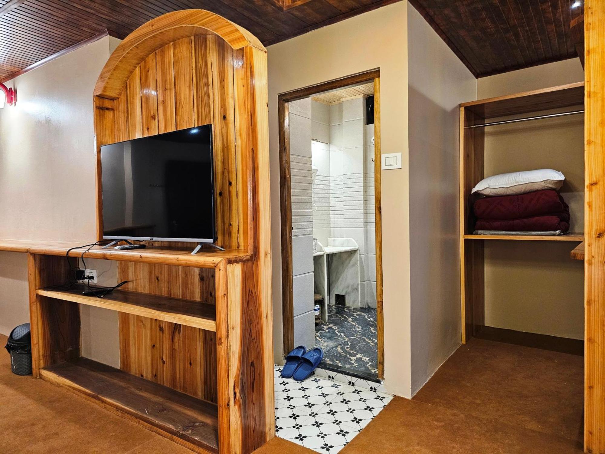 Hotel Golden Orchid Дарджилинг Экстерьер фото