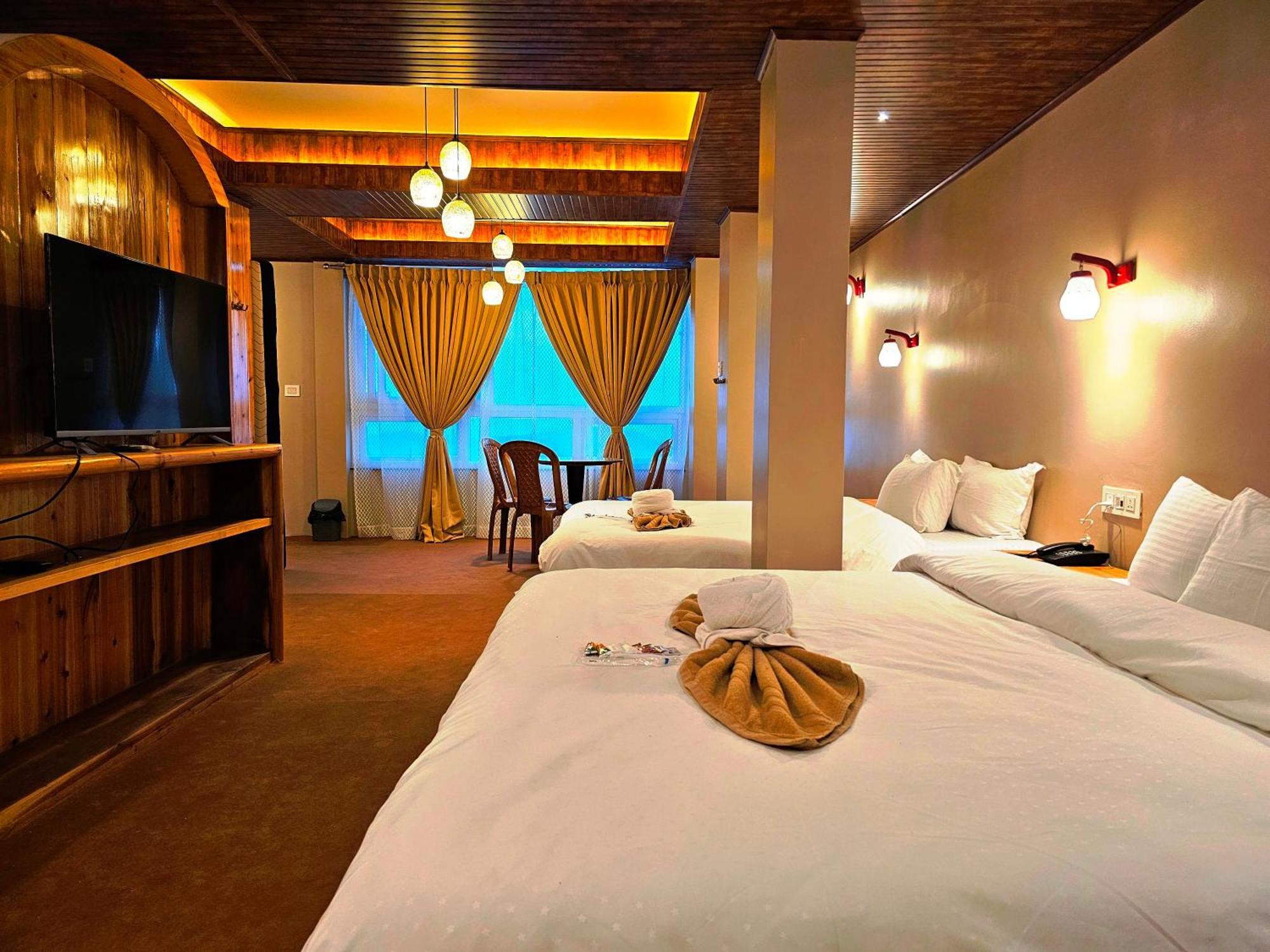 Hotel Golden Orchid Дарджилинг Экстерьер фото