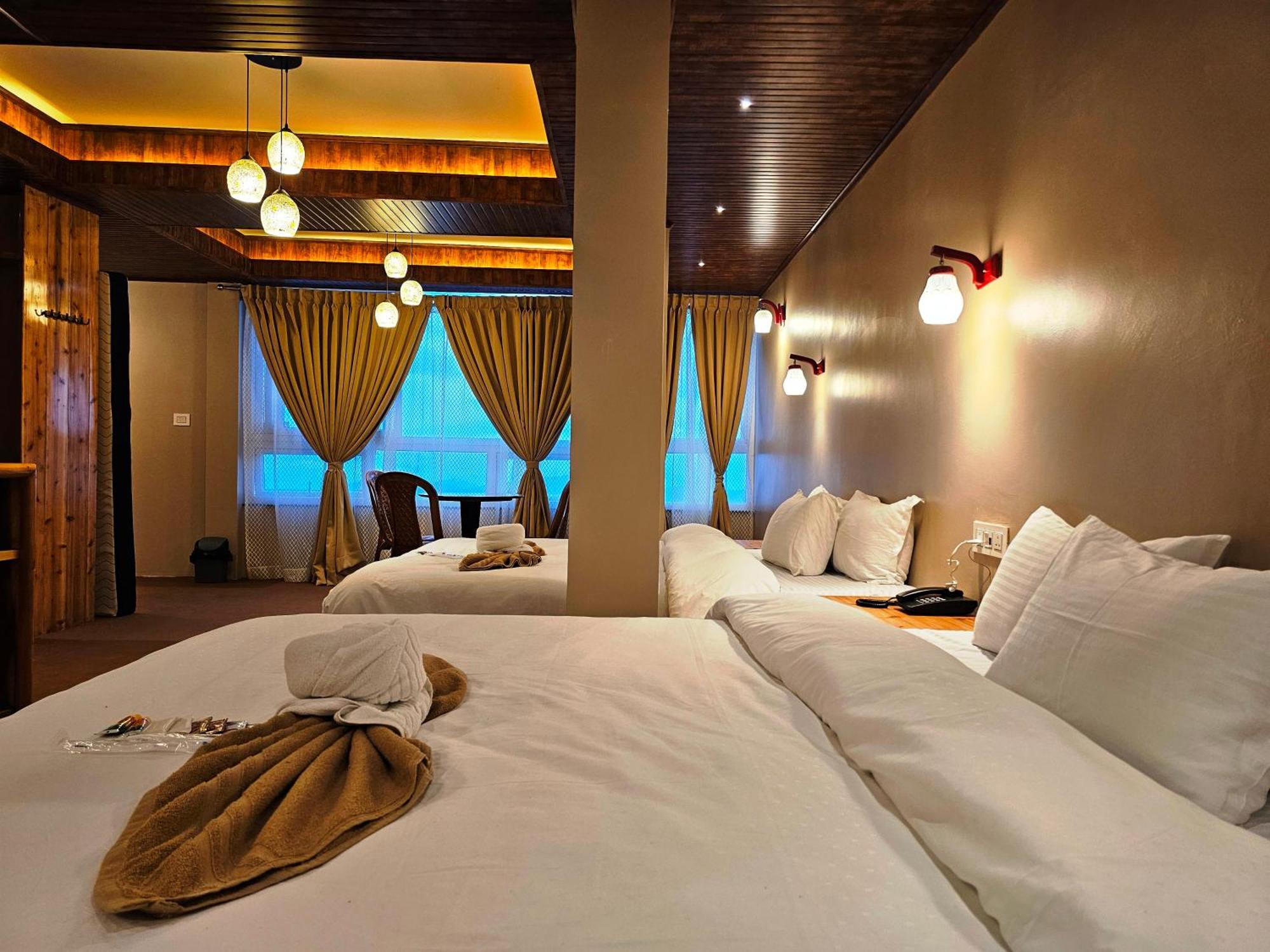 Hotel Golden Orchid Дарджилинг Экстерьер фото
